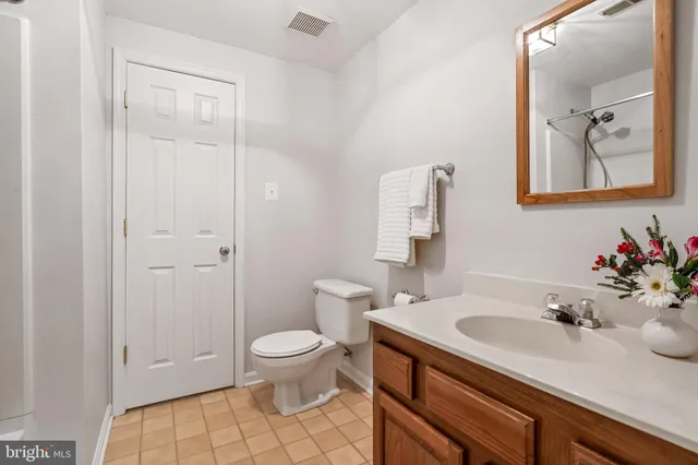 $914,900 | 7921 Oak Hollow Lane, Fairfax Station, VA 22039