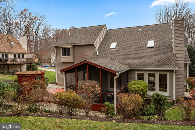 $914,900 | 7921 Oak Hollow Lane, Fairfax Station, VA 22039