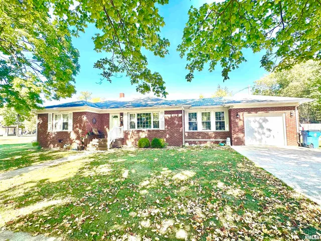 $119,900 | 420 West 3rd Street, Centralia, IL 62801