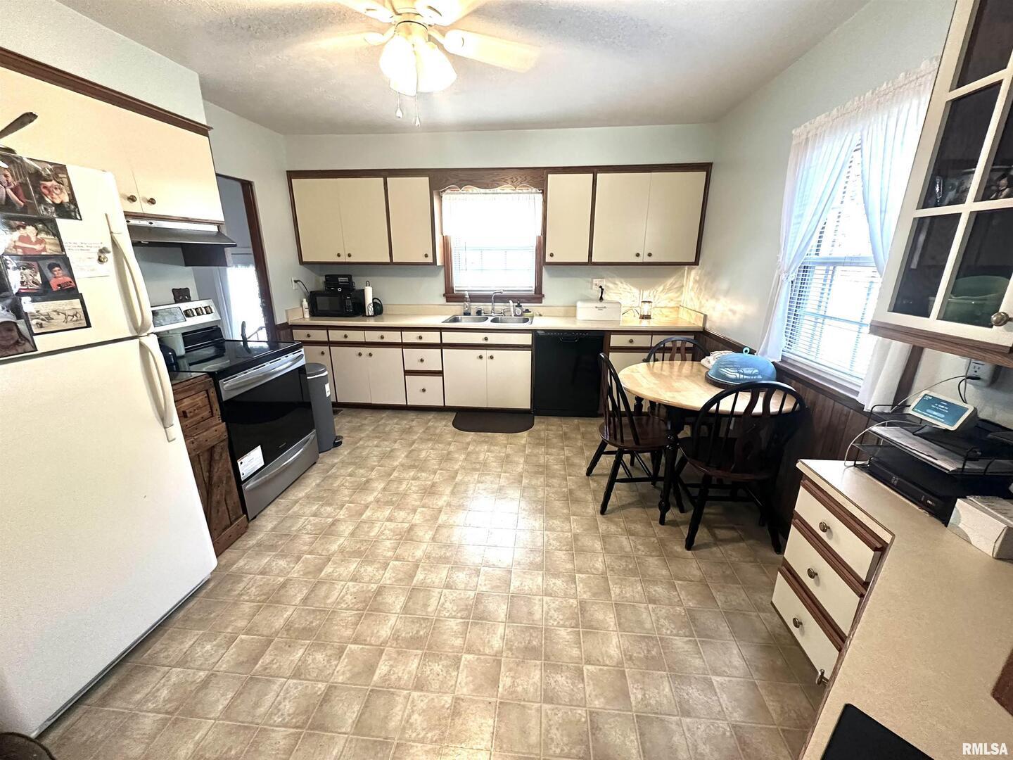 420 West 3rd Street Centralia, IL 62801 - Photo 5 of 12