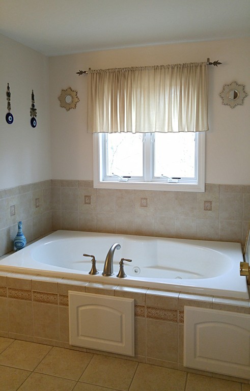 42 Redgate Road Dracut, MA 01826 - Photo 11 of 21 Gallery Image 11