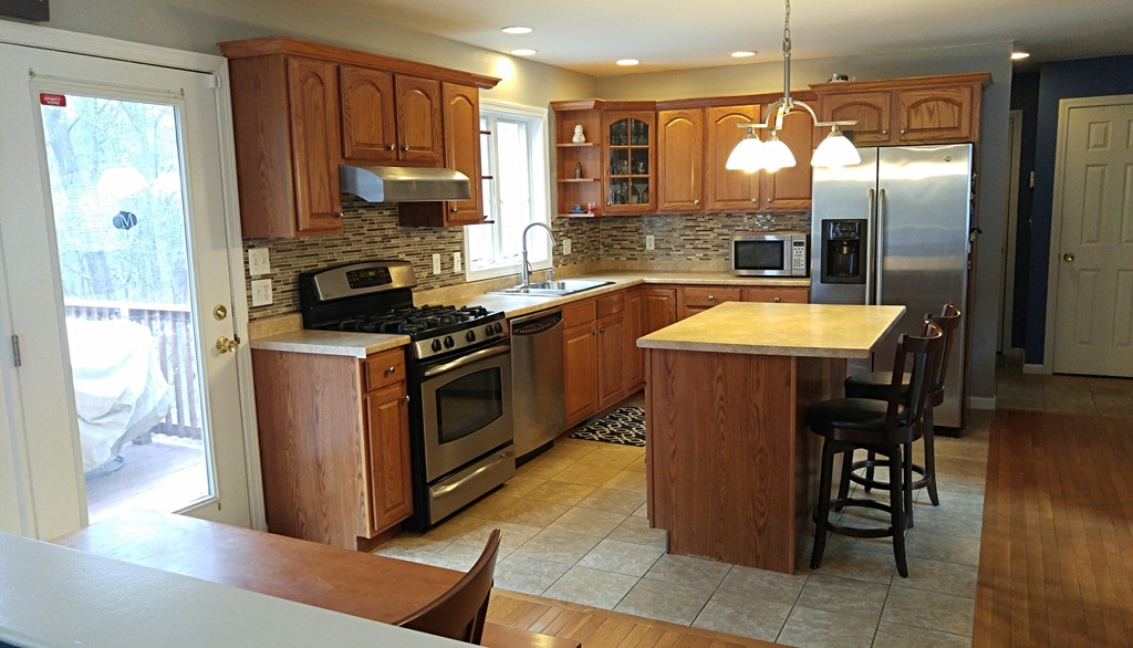 42 Redgate Road Dracut, MA 01826 - Photo 2 of 21 Gallery Image 2