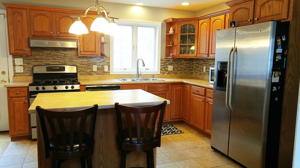 42 Redgate Road Dracut, MA 01826 - Photo 3 of 21 Gallery Image 3
