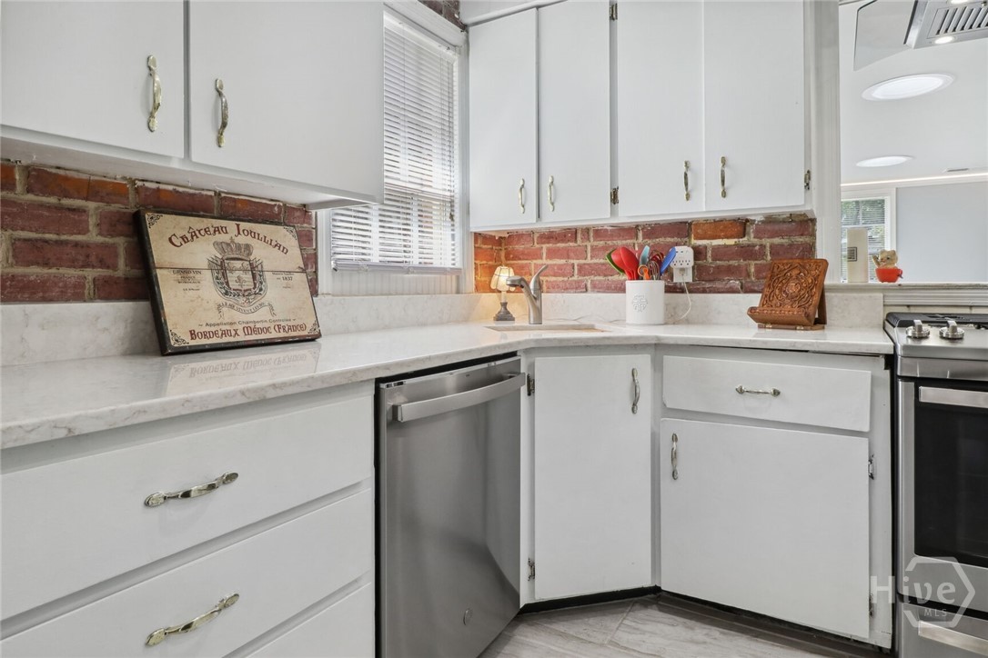 1616 Skidaway Road Savannah, GA 31404 - Photo 17 of 54