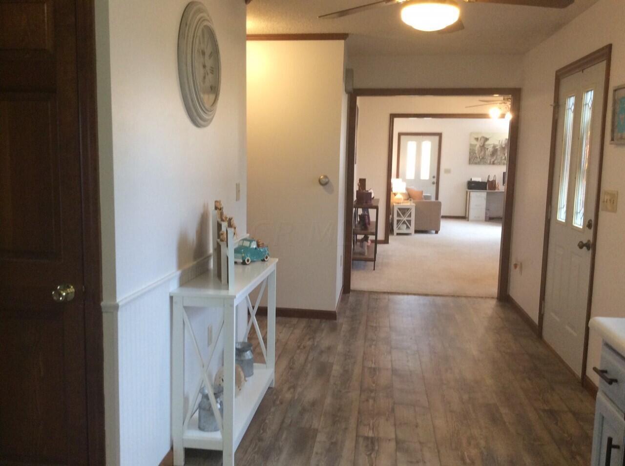 17300 Little Walnut Road Circleville, OH 43113 - Photo 9 of 37 Front entry & hallway