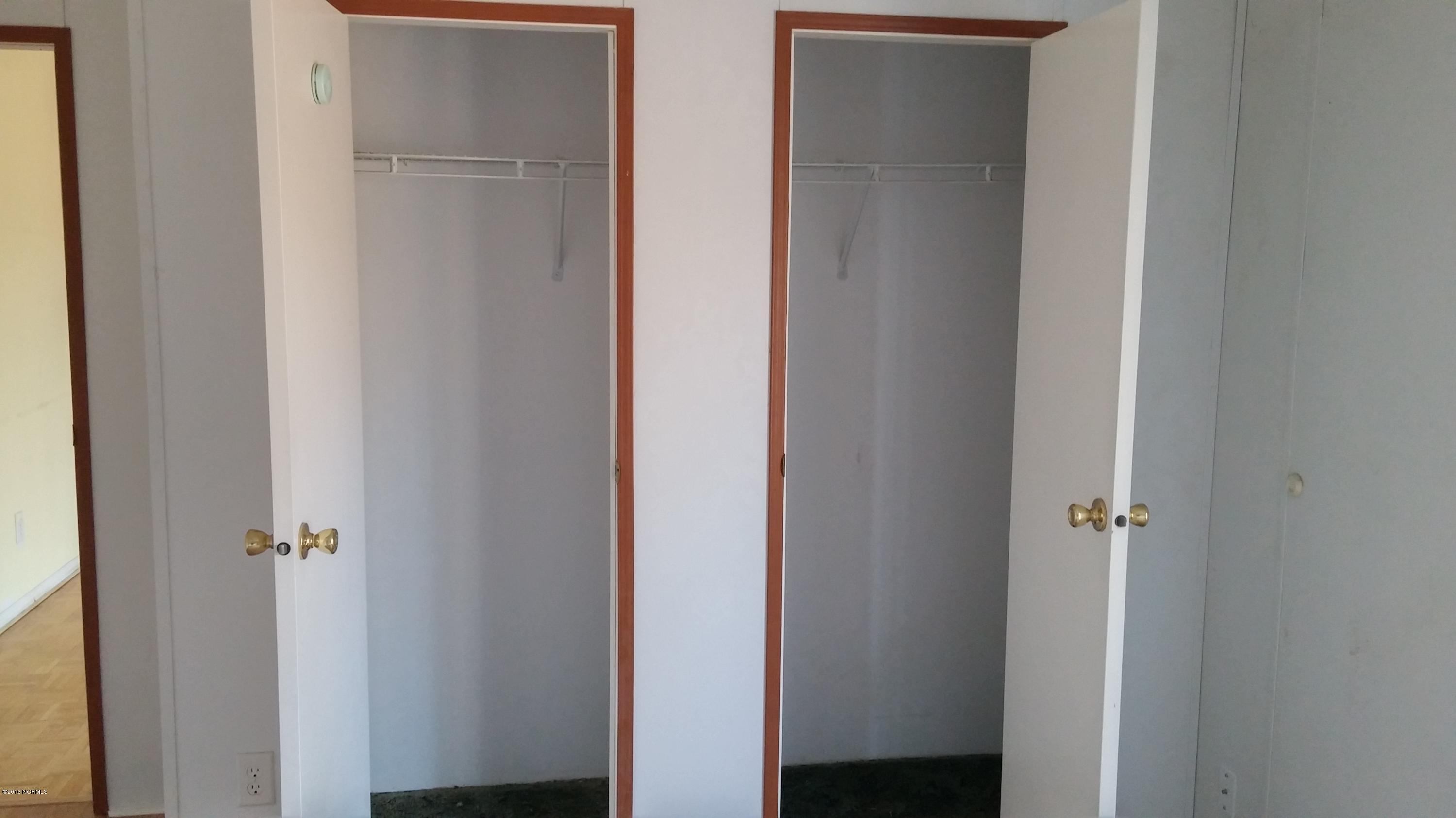 1065 Hardesty Loop Road Newport, NC 28570 - Photo 18 of 36 MBR Closet