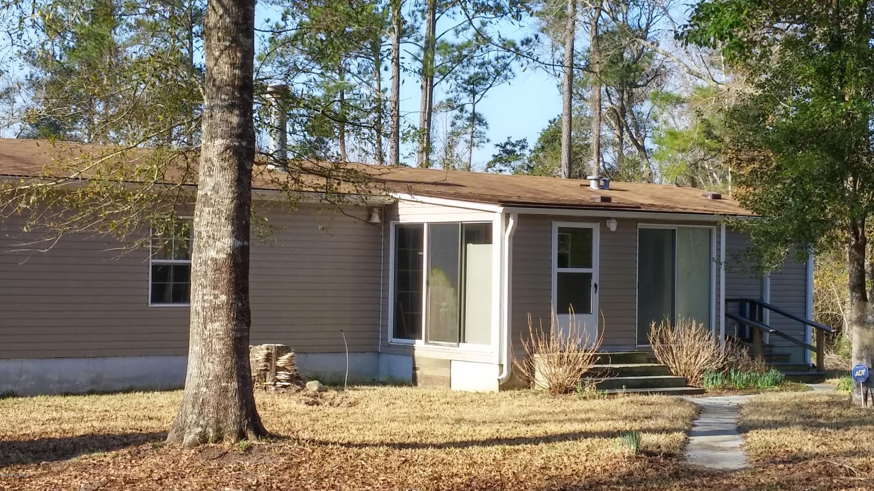 1065 Hardesty Loop Road Newport, NC 28570 - Photo 2 of 36 DW Front