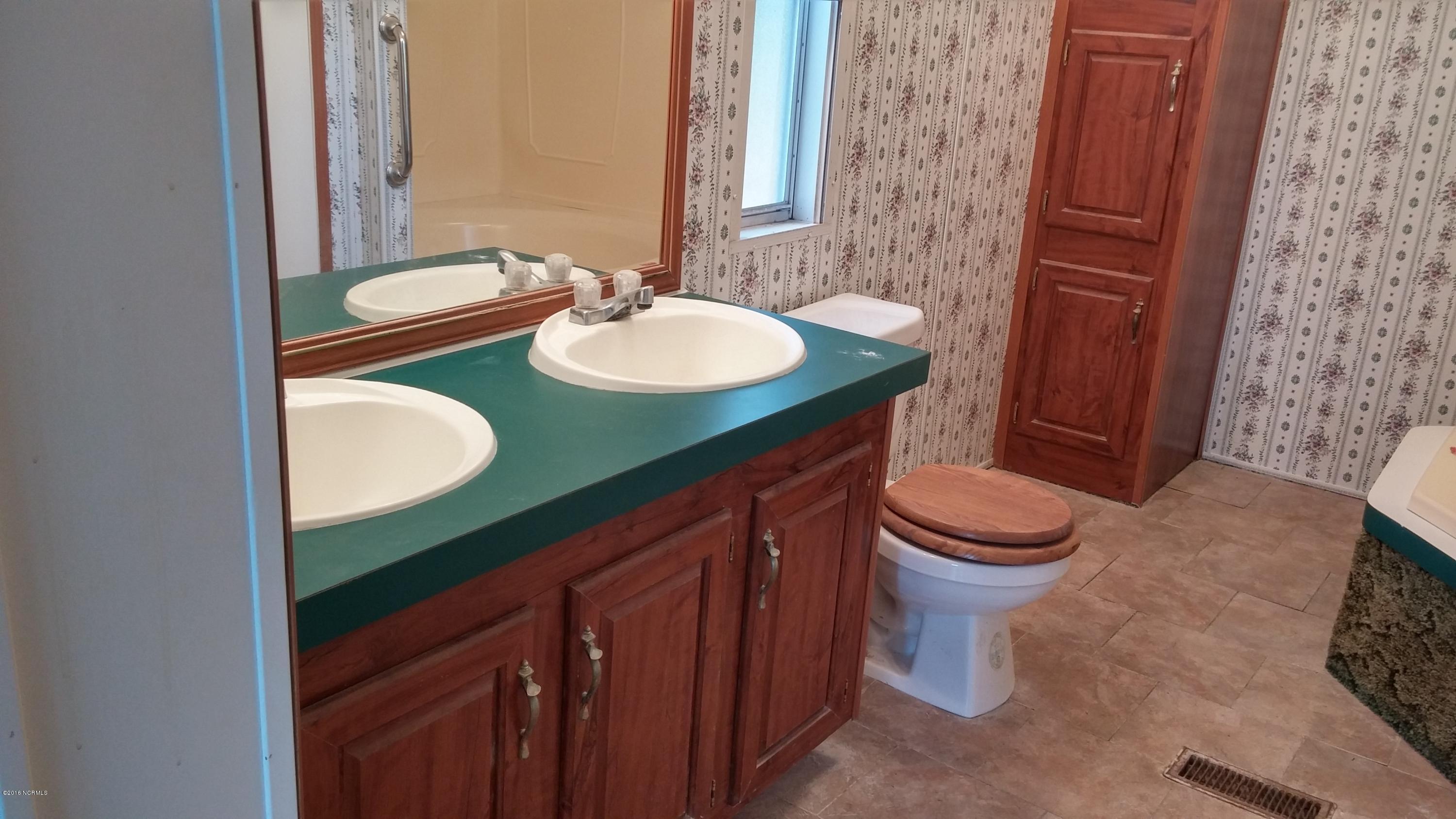 1065 Hardesty Loop Road Newport, NC 28570 - Photo 21 of 36 Master Bath