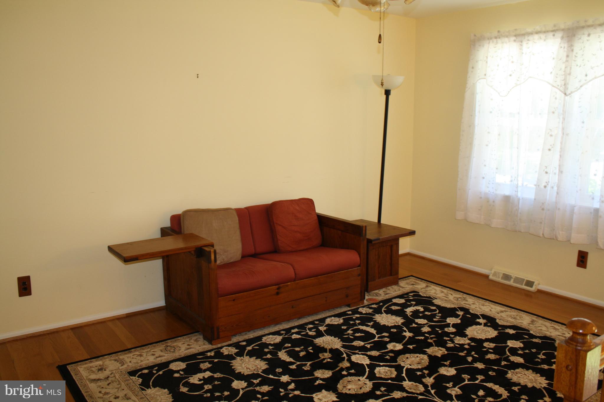 70 Silopanna Road Annapolis, MD 21403 - Photo 16 of 17 Living Room