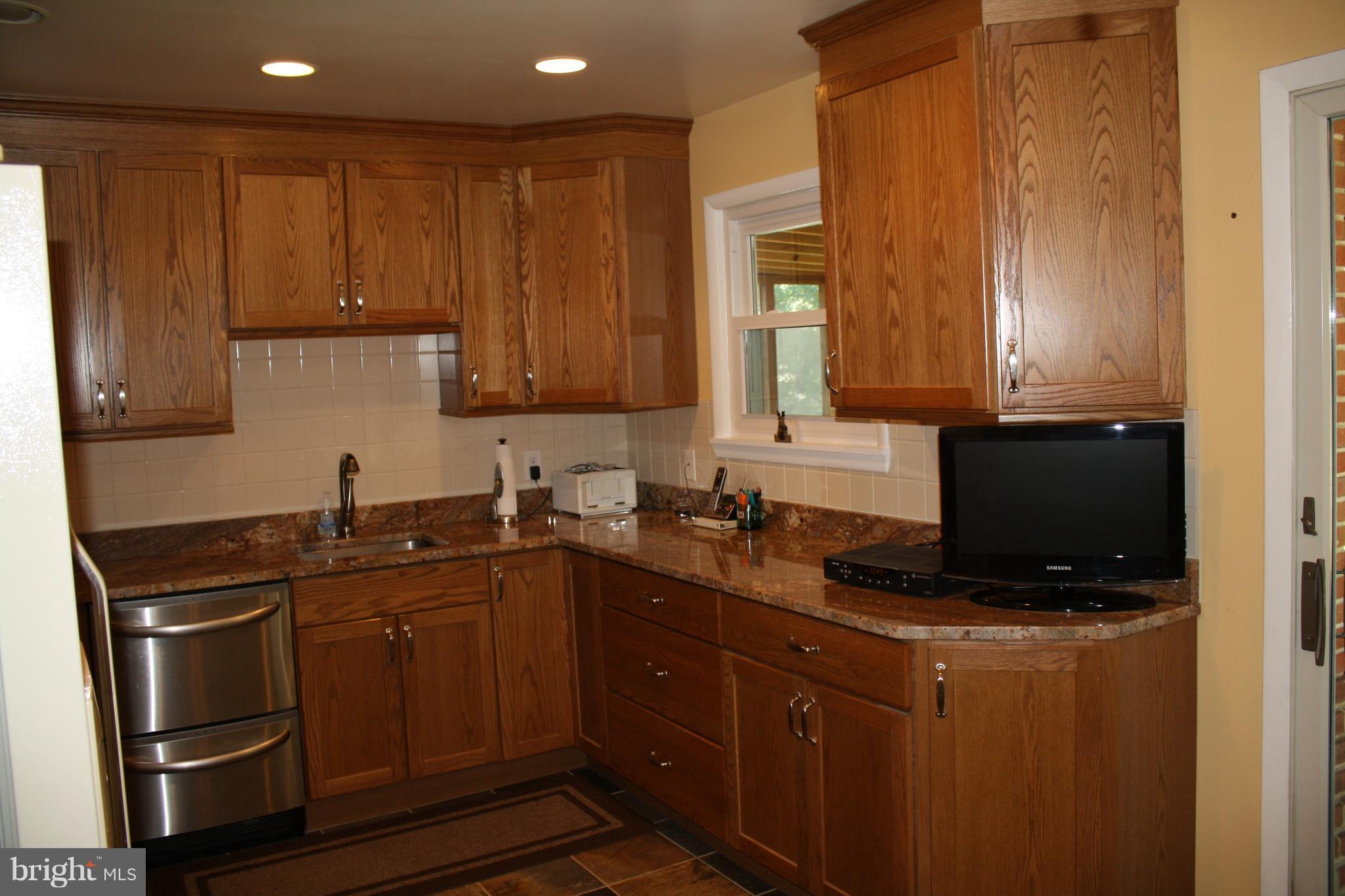 70 Silopanna Road Annapolis, MD 21403 - Photo 5 of 17 Kitchen