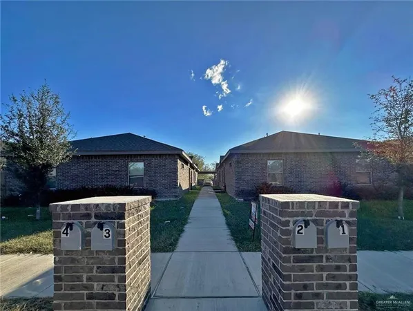 $850 | 2004 Bahamas Drive, Unit 2, Edinburg, TX 78541