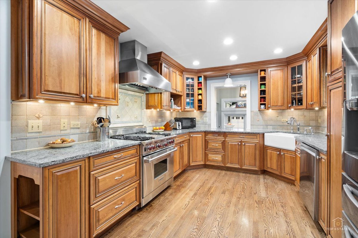 208 North Willow Road Elmhurst, IL 60126 - Photo 11 of 37 Gallery Image 11