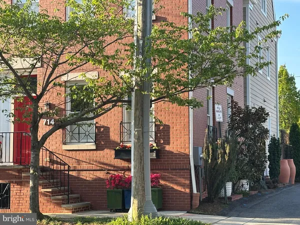 $2,400,000 | 714 Wythe Street, Alexandria, VA 22314