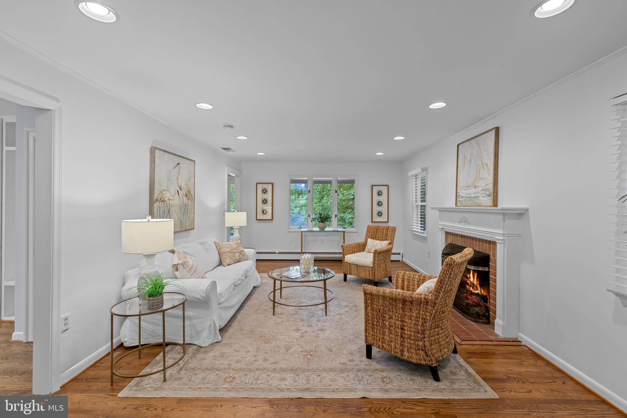 2611 Ogleton Road Annapolis, MD 21403 - Photo 21 of 50 Bright and inviting living space.