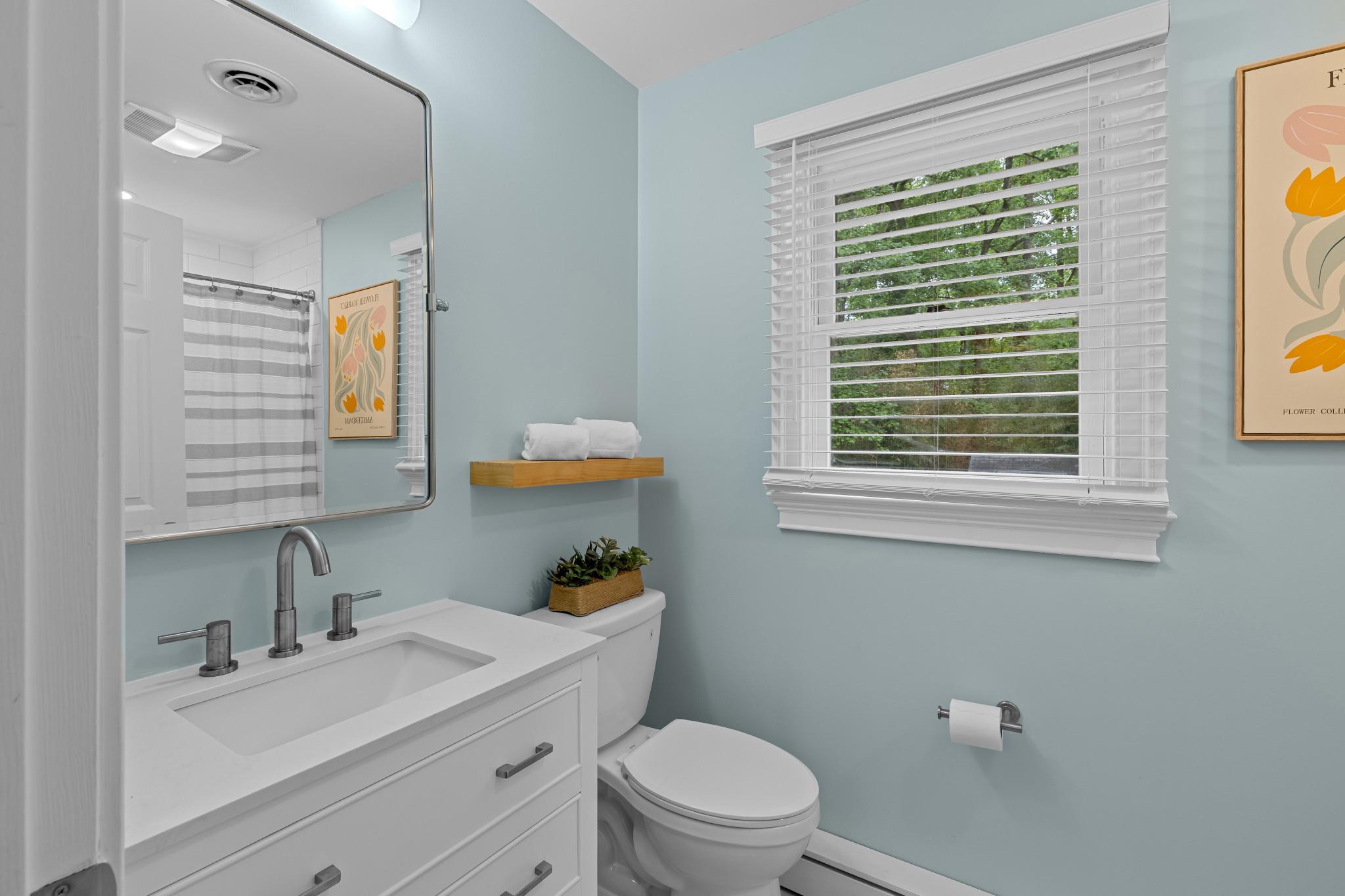 2611 Ogleton Road Annapolis, MD 21403 - Photo 28 of 50 Hall full bathroom
