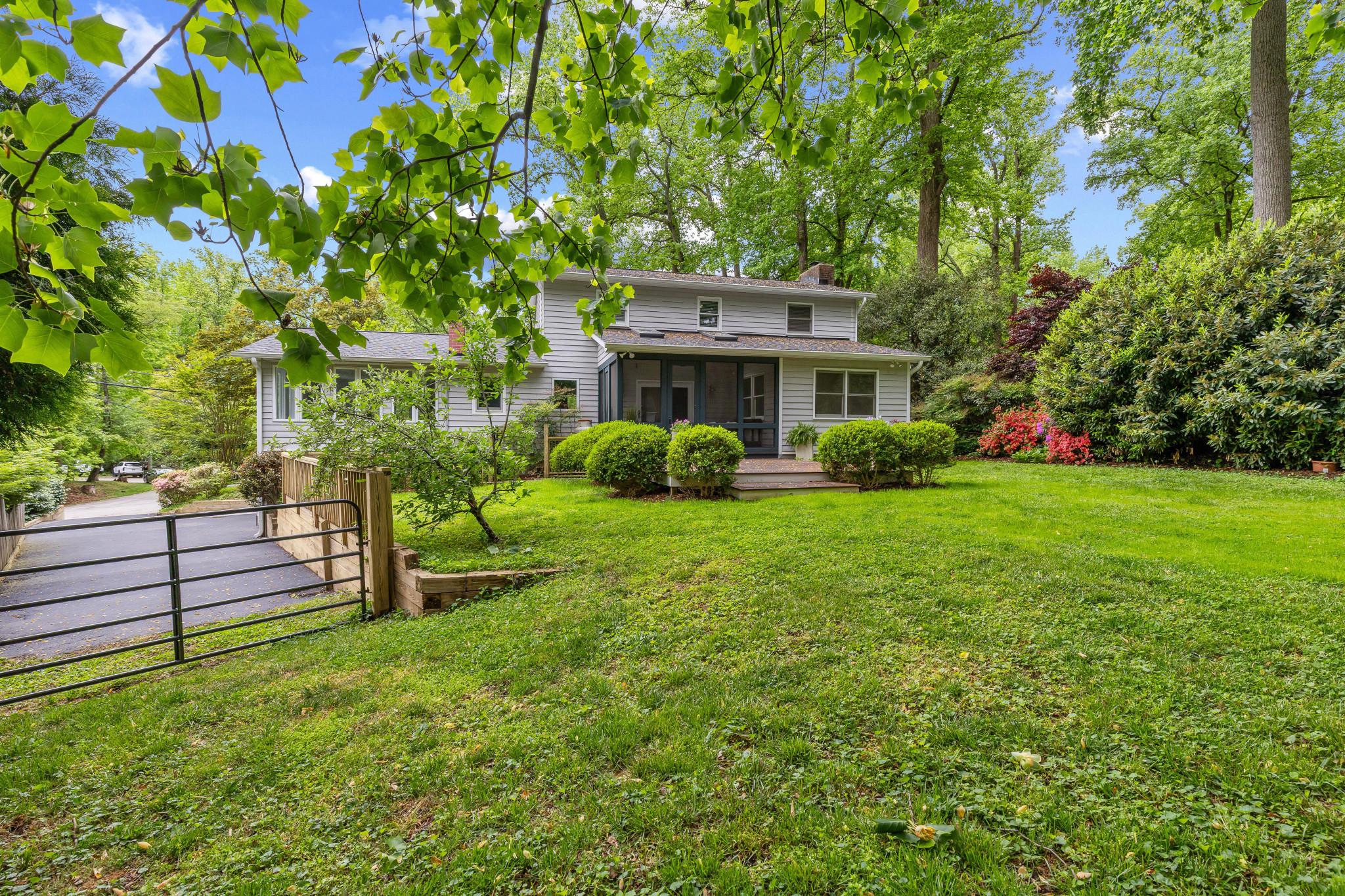 2611 Ogleton Road Annapolis, MD 21403 - Photo 35 of 50 Fully fenced and ample off street parking