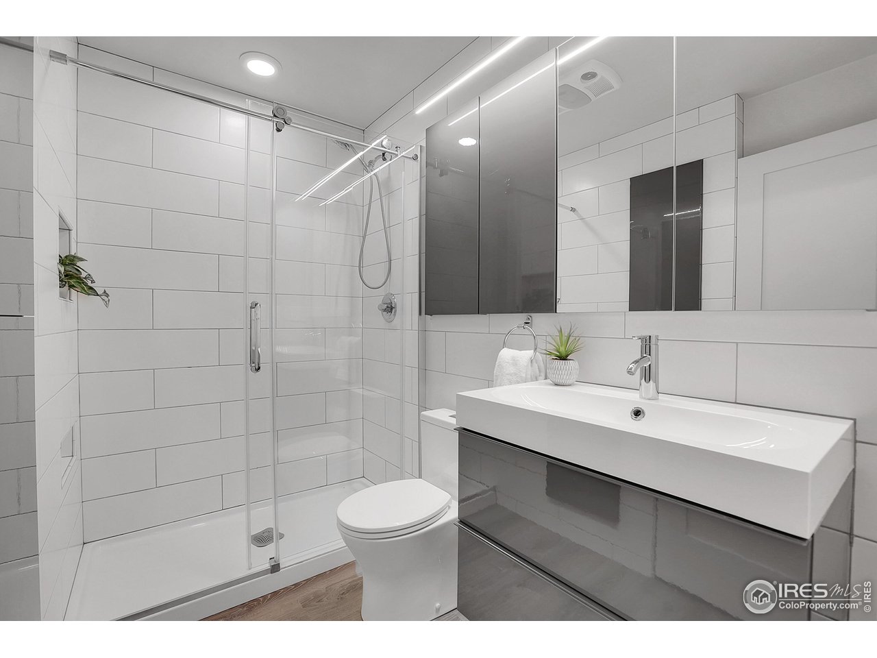 281 County Road 83 Boulder, CO 80302 - Photo 21 of 31 a bathroom with a sink toilet a mirror and shower