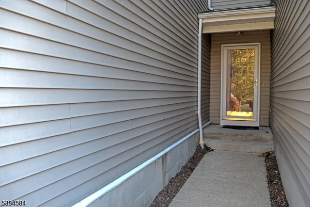 a view of house with entryway