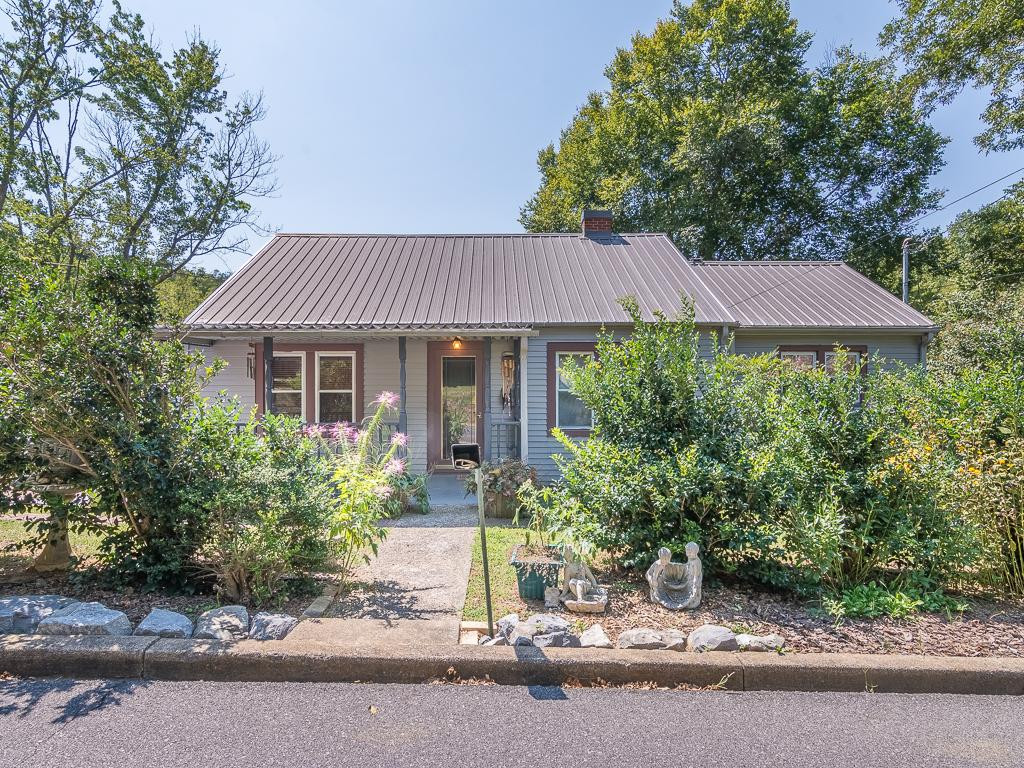 224-226 Spring Street Jonesborough, TN 37659 - Photo 1 of 31 224 Spring Street awaits