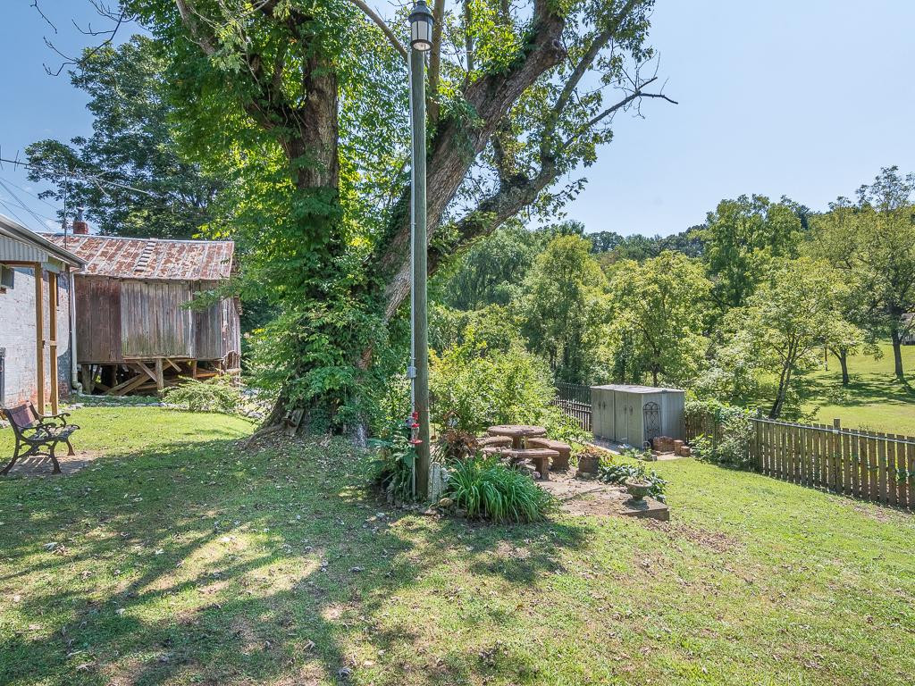 224-226 Spring Street Jonesborough, TN 37659 - Photo 25 of 31 watch your garden grow