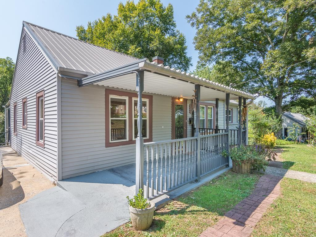 224-226 Spring Street Jonesborough, TN 37659 - Photo 3 of 31 Adorable Convenient