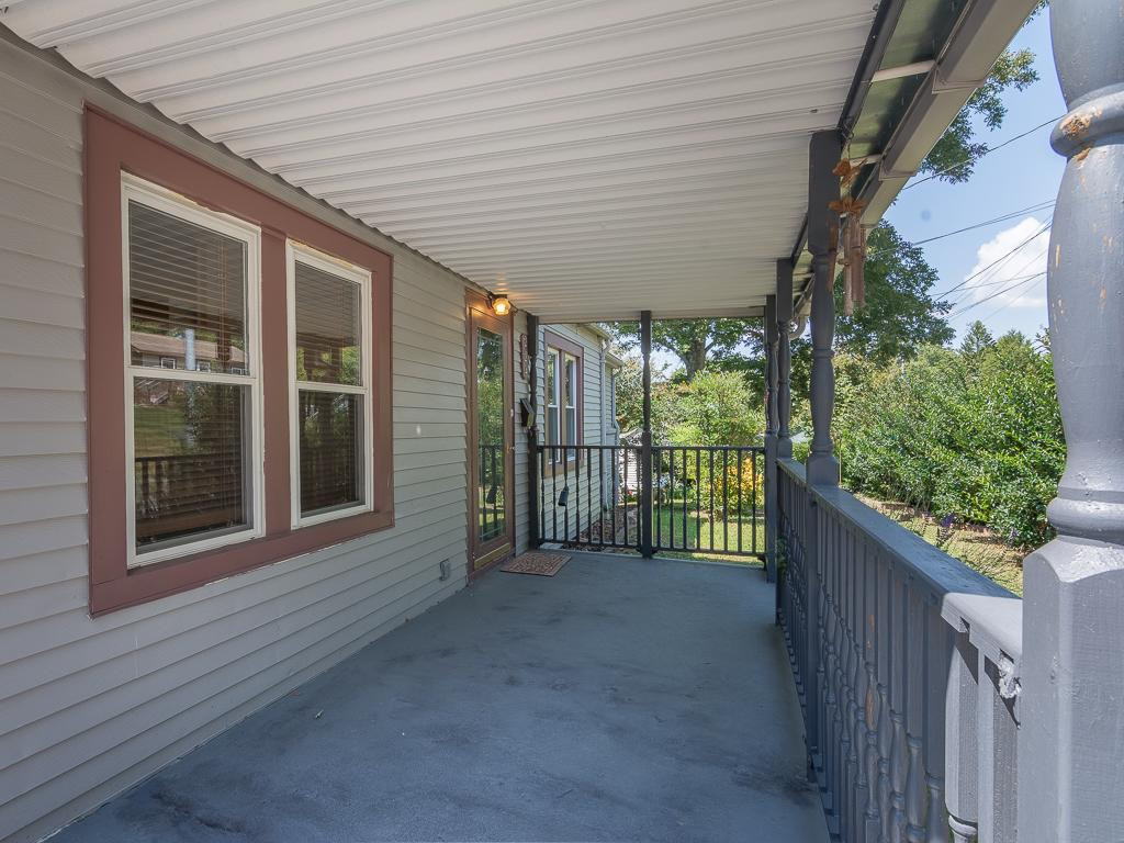 224-226 Spring Street Jonesborough, TN 37659 - Photo 4 of 31 Bring your rockers