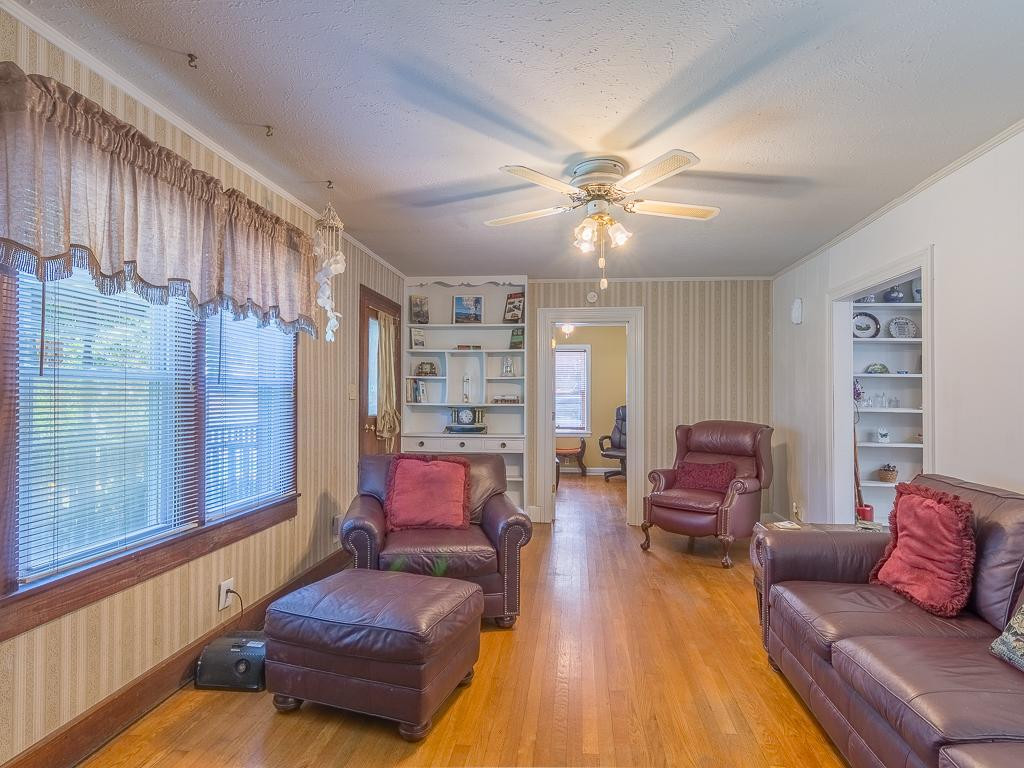 224-226 Spring Street Jonesborough, TN 37659 - Photo 9 of 31 Living Room to BR 2