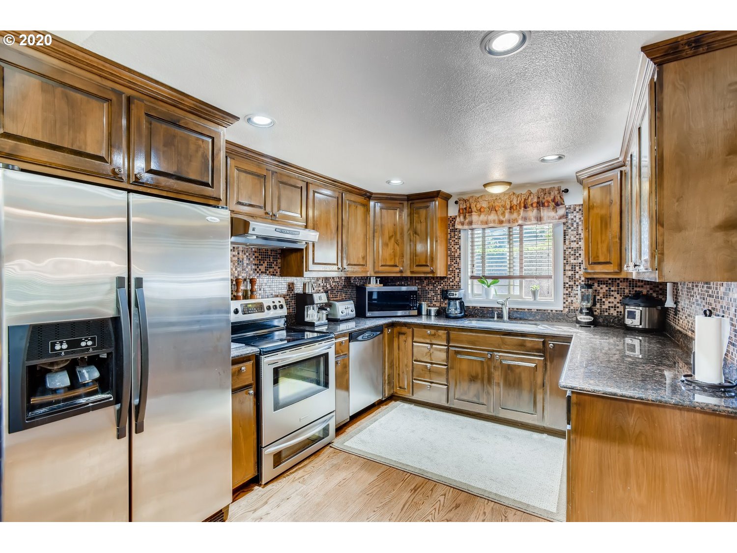 19230 Bryant Road Lake Oswego, OR 97034 - Photo 8 of 28 Gallery Image 8