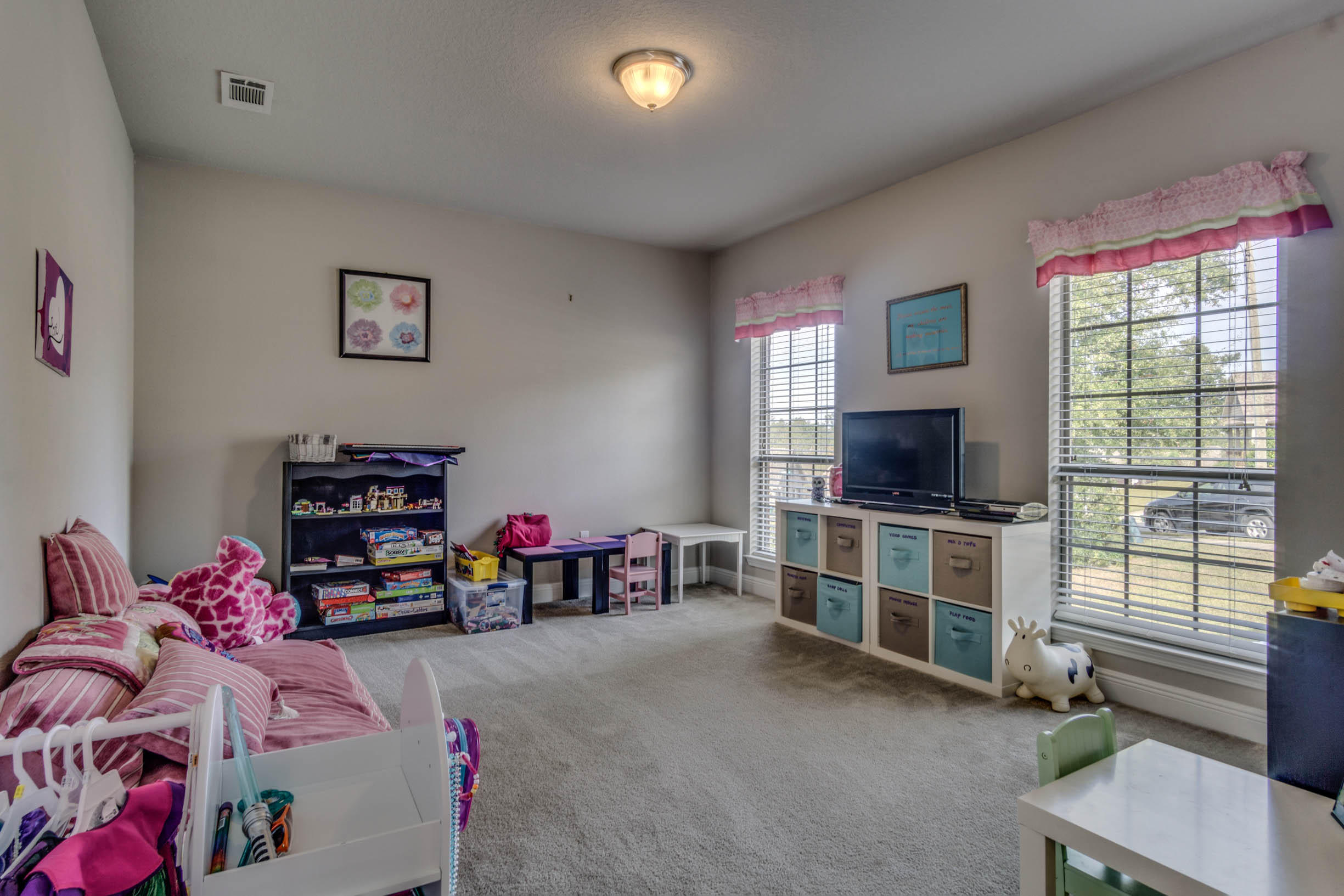 644 Red Fern Road Crestview, FL 32536 - Photo 8 of 46 a room with furniture and flat screen tv
