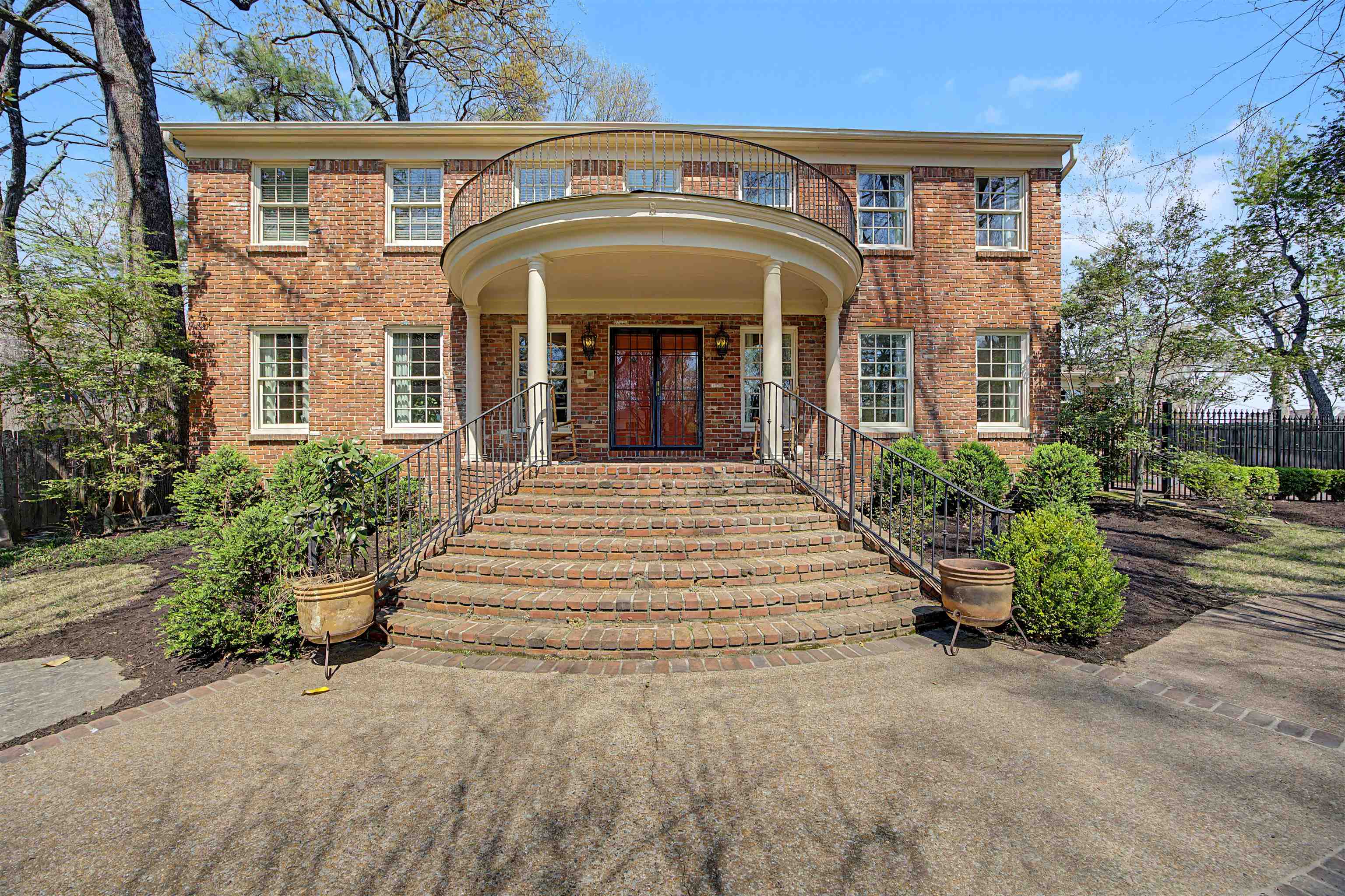 5722 Shady Glen Road Memphis, TN 38120 - Photo 2 of 40