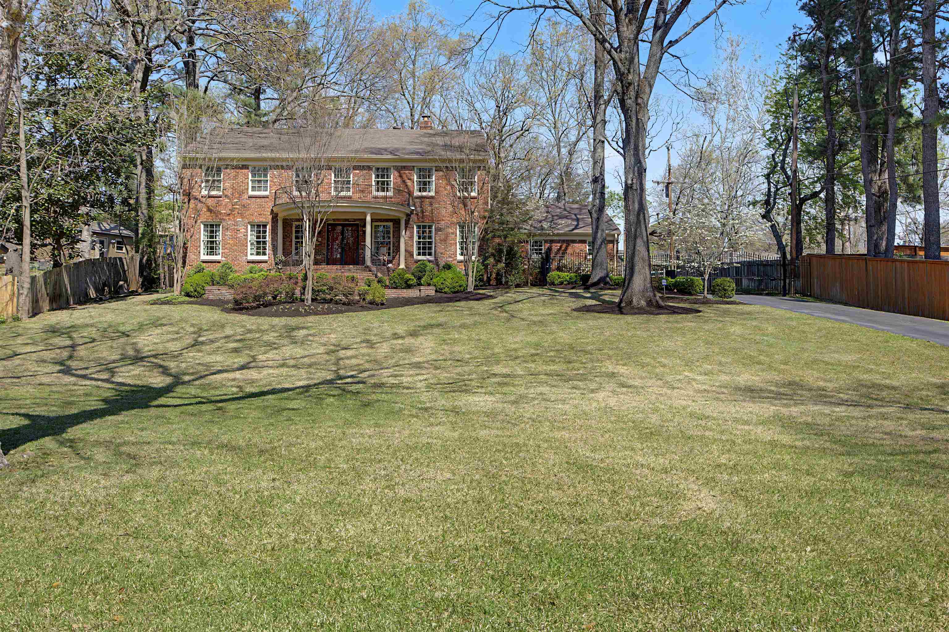 5722 Shady Glen Road Memphis, TN 38120 - Photo 3 of 40