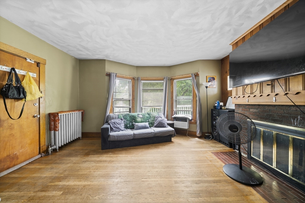 363 White Street Springfield, MA 01108 - Photo 5 of 35
