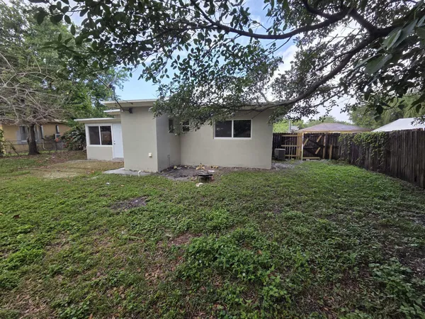 $2,300 | 5720 Cleveland Street, Hollywood, FL 33021