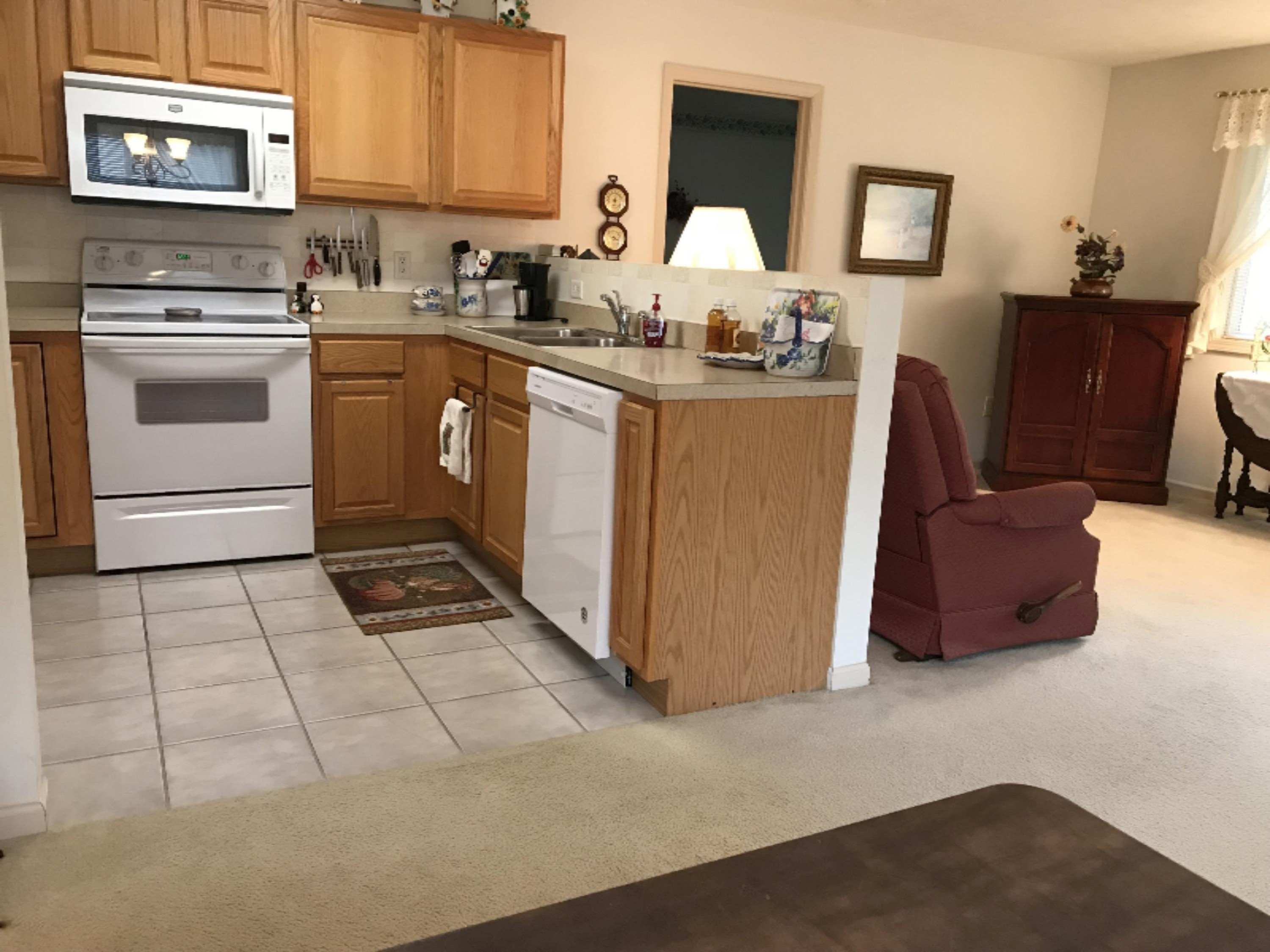 1295 Whitehall Road, Unit 19 Muskegon, MI 49445 - Photo 4 of 9 IMG_2249