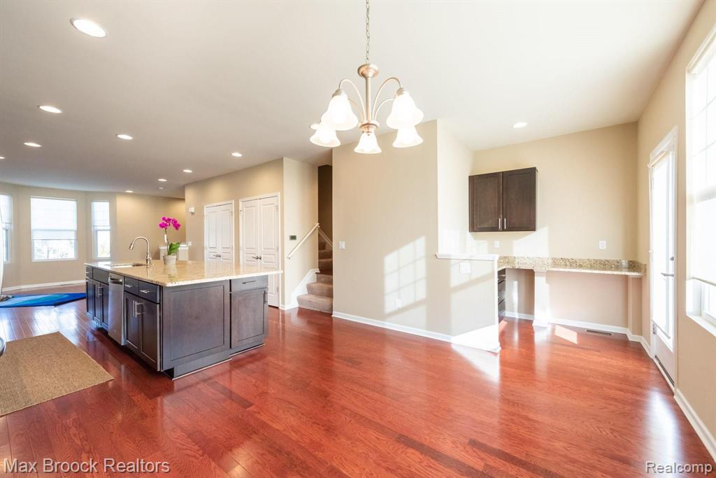 330 Glenhurst Boulevard Rochester Hills, MI 48307 - Photo 5 of 24