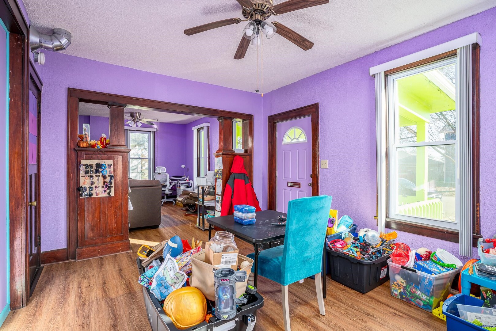 1708 Pershing Boulevard Clinton, IA 52732 - Photo 13 of 18 a living room with furniture and a large window