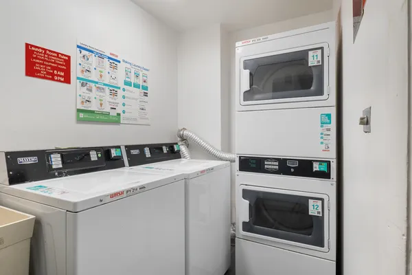 $270,000 | 9445 Kenton Avenue, Unit 207, Skokie, IL 60076