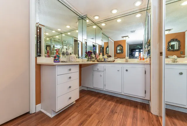 $230,000 | 3960 Oaks Clubhouse Drive, Unit 209, Pompano Beach, FL 33069