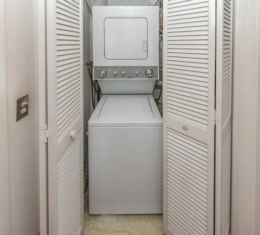 $230,000 | 3960 Oaks Clubhouse Drive, Unit 209, Pompano Beach, FL 33069