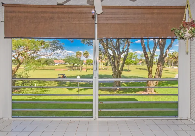 $230,000 | 3960 Oaks Clubhouse Drive, Unit 209, Pompano Beach, FL 33069