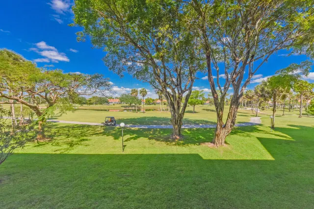 $230,000 | 3960 Oaks Clubhouse Drive, Unit 209, Pompano Beach, FL 33069