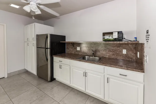 $230,000 | 3960 Oaks Clubhouse Drive, Unit 209, Pompano Beach, FL 33069