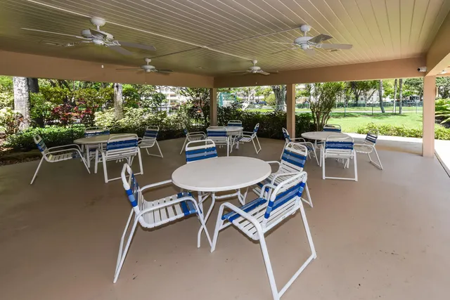 $230,000 | 3960 Oaks Clubhouse Drive, Unit 209, Pompano Beach, FL 33069
