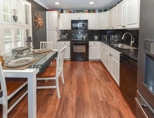 $230,000 | 3960 Oaks Clubhouse Drive, Unit 209, Pompano Beach, FL 33069