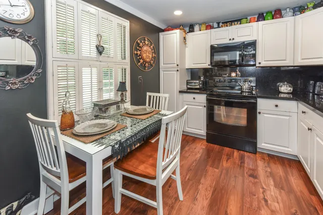 $230,000 | 3960 Oaks Clubhouse Drive, Unit 209, Pompano Beach, FL 33069