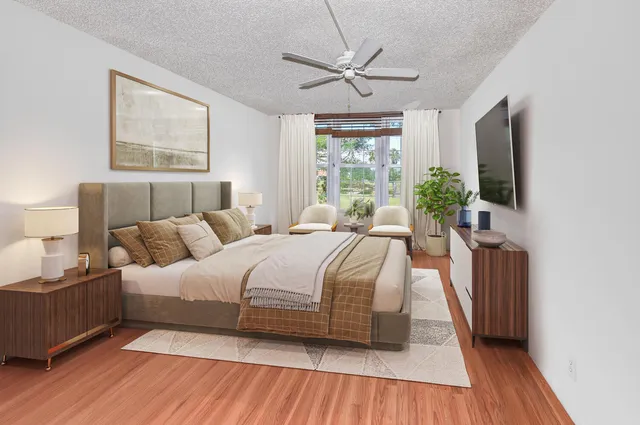 $230,000 | 3960 Oaks Clubhouse Drive, Unit 209, Pompano Beach, FL 33069