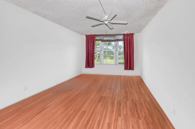 $230,000 | 3960 Oaks Clubhouse Drive, Unit 209, Pompano Beach, FL 33069