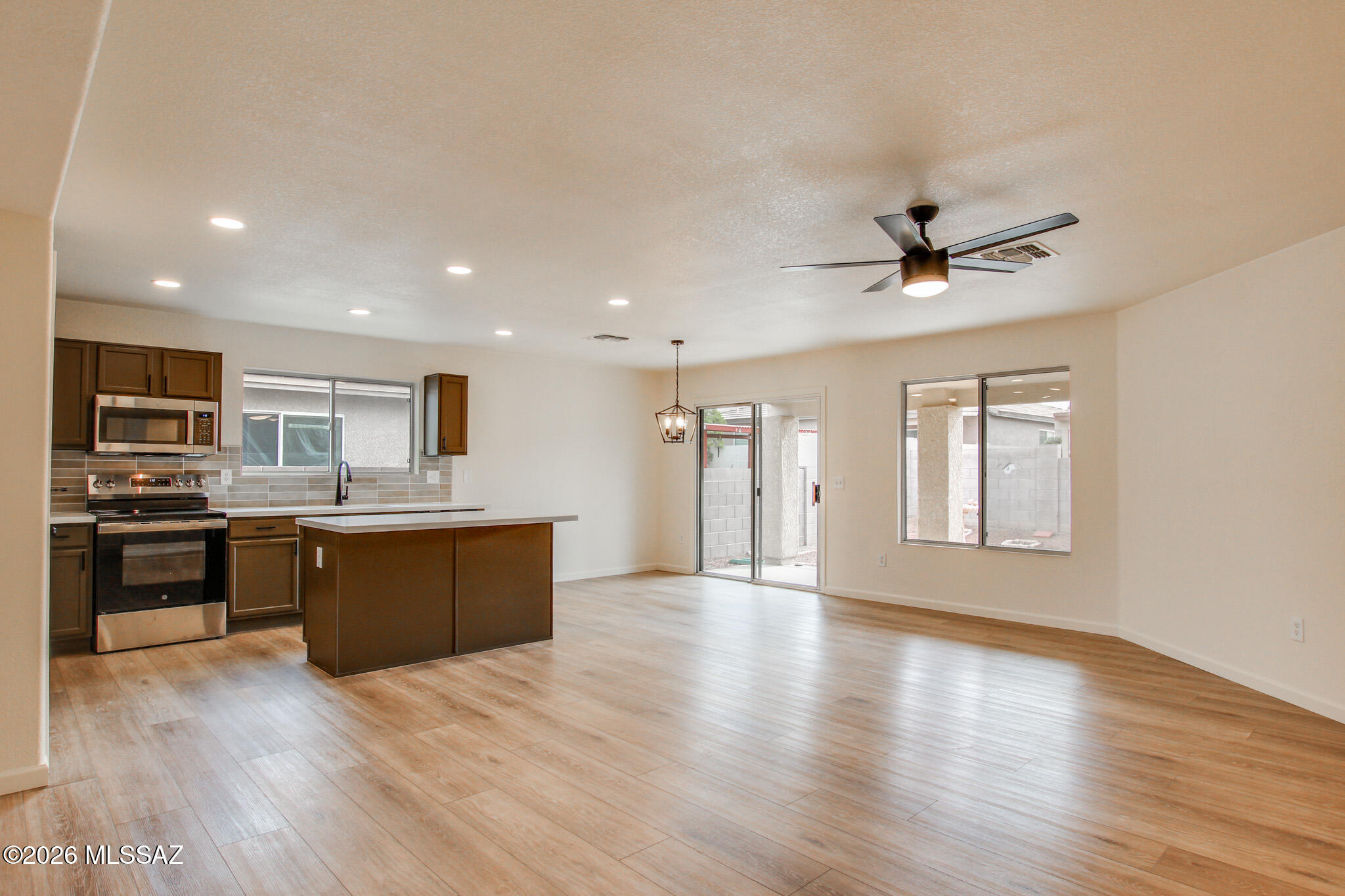 9410 East Grapevine Spring Place Tucson, AZ 85710 - Photo 4 of 37 photo-20149