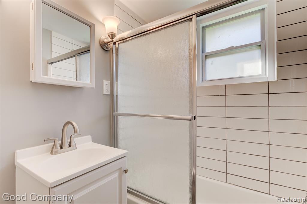 920 East Lincoln Avenue Royal Oak, MI 48067 - Photo 24 of 35