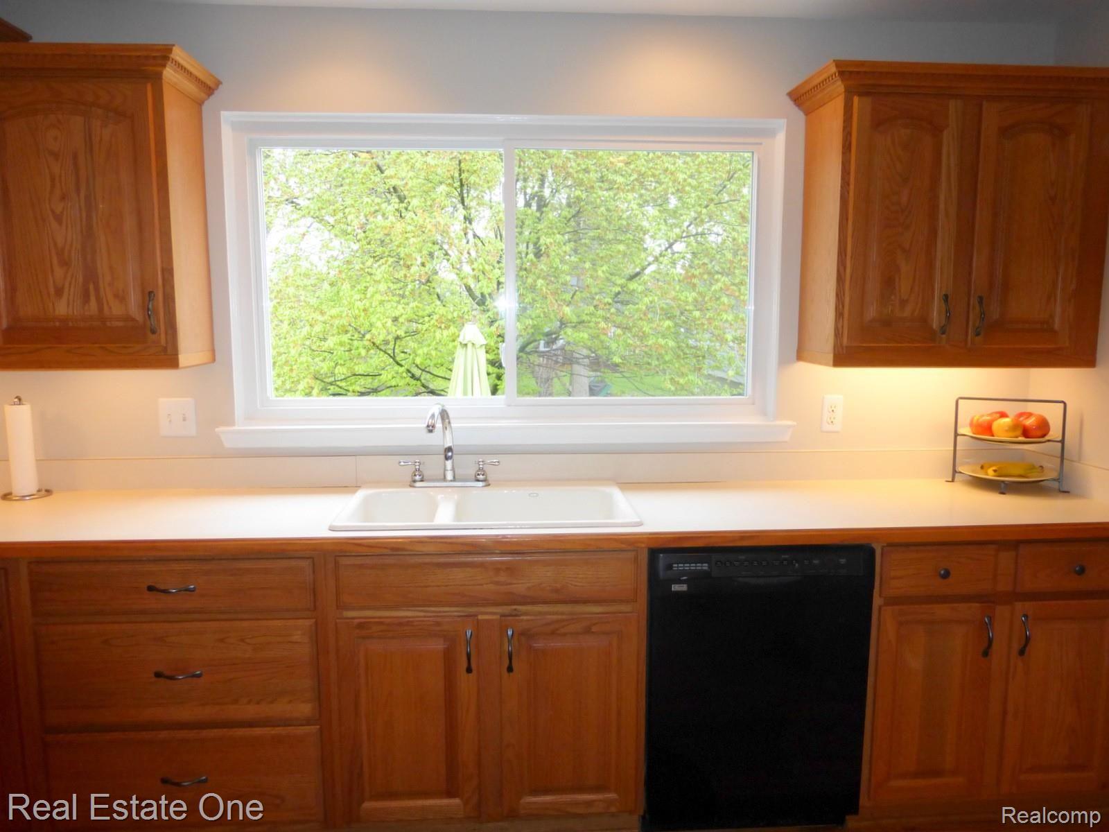 645 Hidden Ridge Drive Troy, MI 48083 - Photo 8 of 43 Newer dishwasher